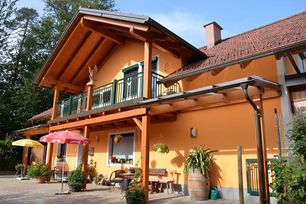 Gaestehaus Schmid Lejlighed Sankt Johann im Saggautal Eksteriør billede